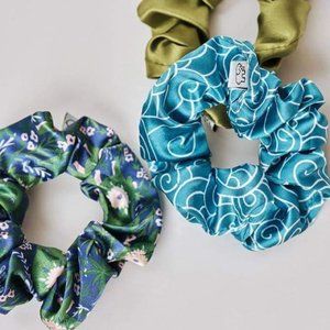 Ivory Ella Floral Scrunchie Set in Baja Blue